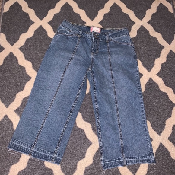 Cabi wide leg Capri jeans - Picture 2 of 5